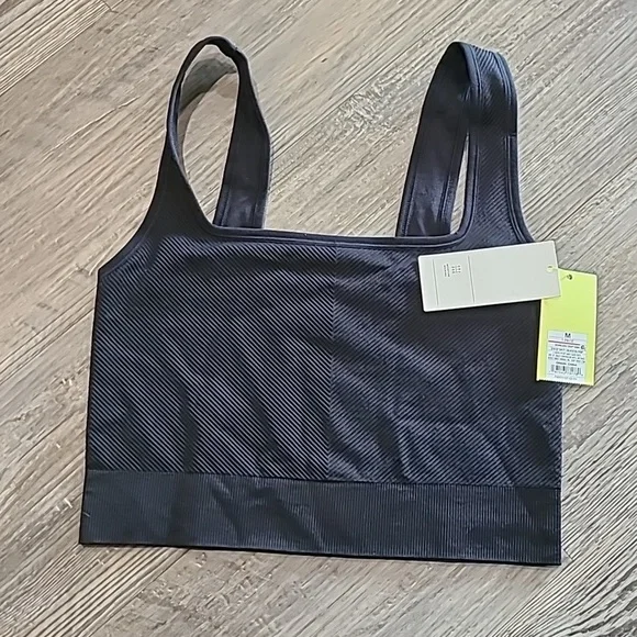 RESTOCKED All In Motion Black Seamless Textured Cropped Tank - Picture 2 of 4